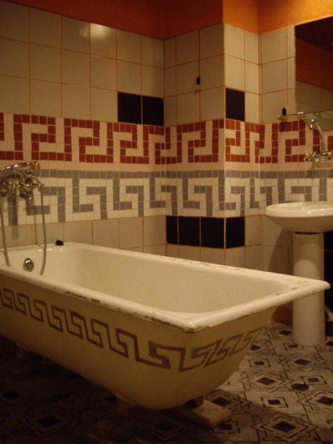 Hotel Trivia Antique